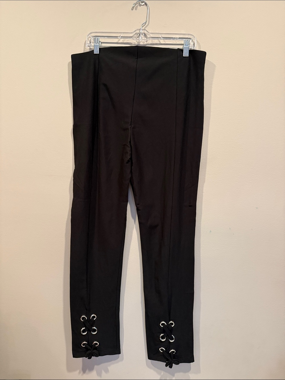 Like New! Frank Lyman Black Knit Leggings with Grommet & Tie Detail - Size